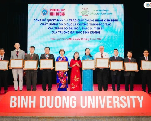 Trao chứng nhận kiểm định chất lượng giáo dục cho 10 chương trình đào tạo Trường Đại học Bình Dương